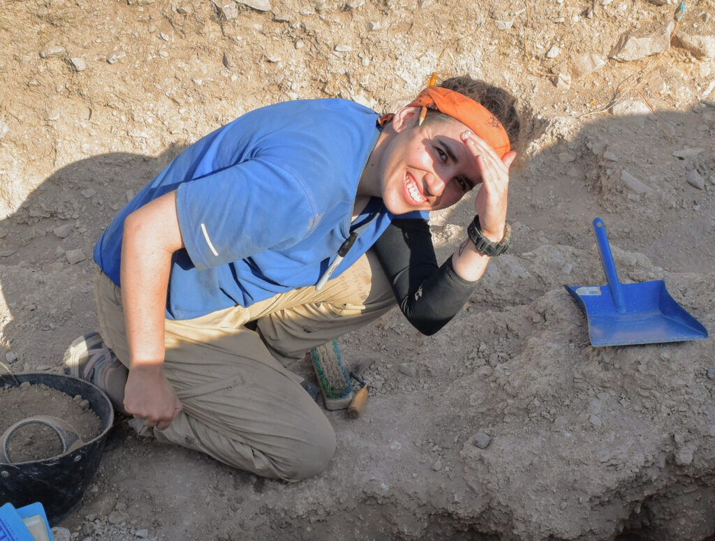 Natalia Handziuk, Kenneth W. Russell Memorial Fellowship, 2023–2024